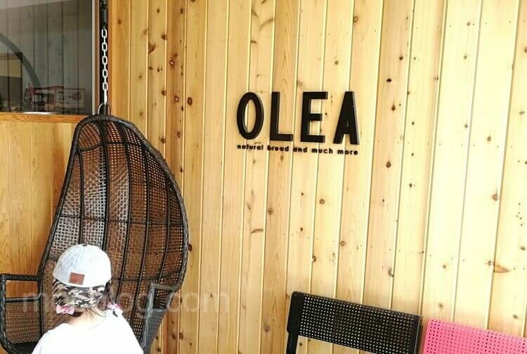 OLEA入り口前
